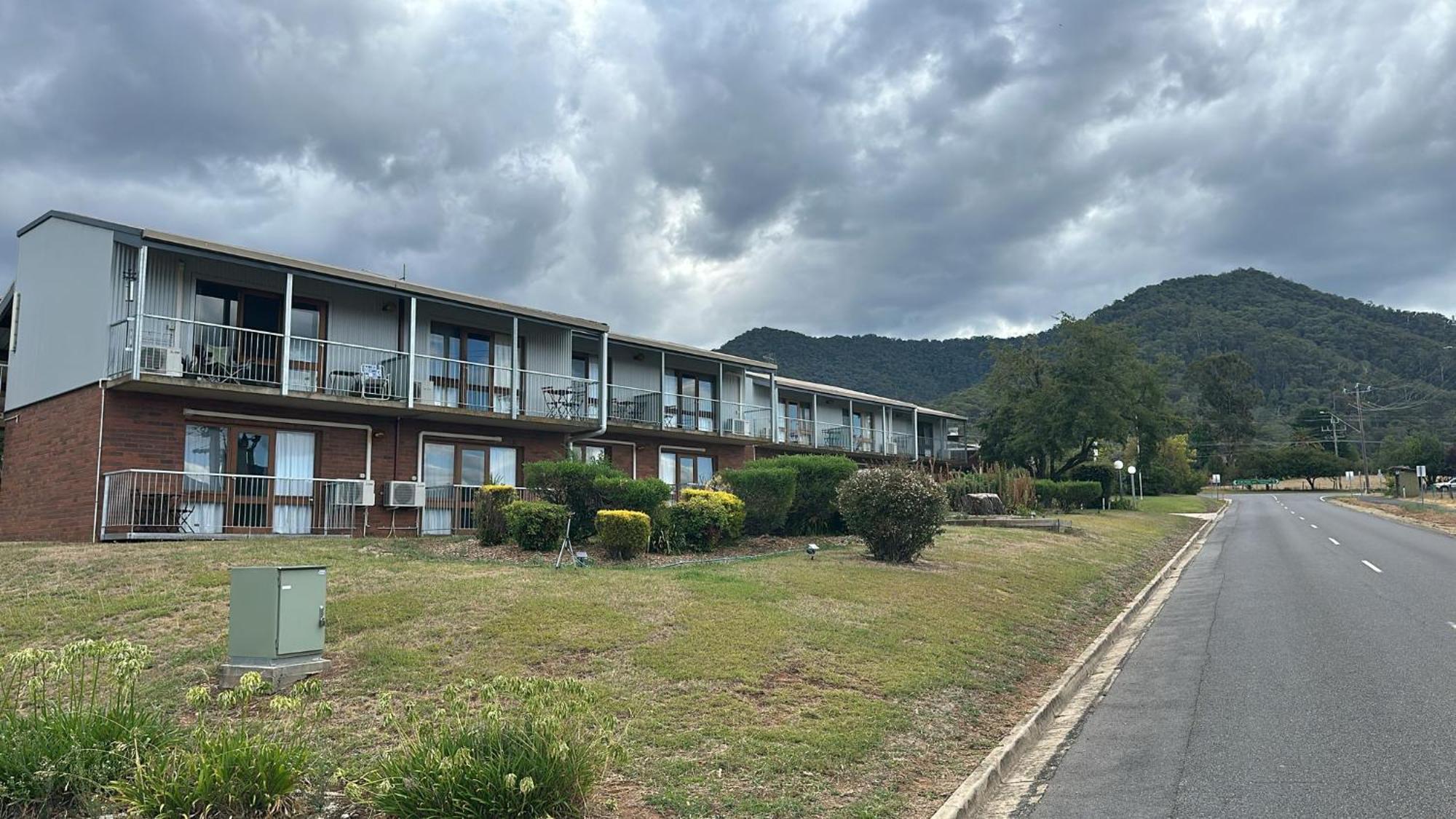 Mountain Creek Motel Bar & Restaurant Mount Beauty Zewnętrze zdjęcie